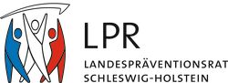 Weißer Hintergrund, schwarzer Text: LPR Landespräventionsrat Schleswig-Holstein, links drei stilisierte Menschen Blau, Weiß und Rot mit erhobenen Armen