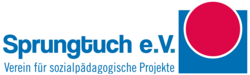 Textinhalt in Blau: Sprungtuch e.V. Verein für sozialpädagogische Projekte, rechts das Logobild: ein roter Kreis in einem blauen Quadrat